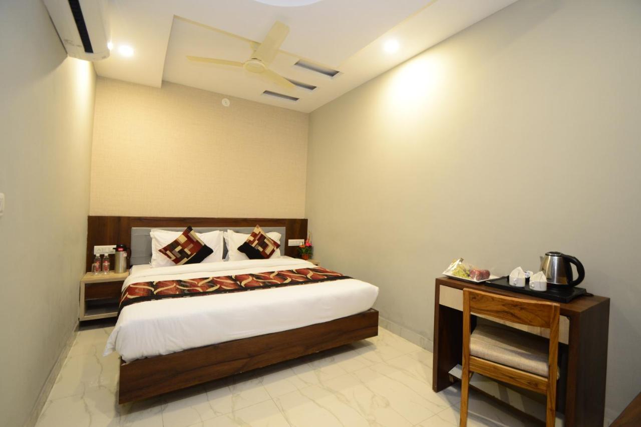 Hopp Inn Udaipur Buitenkant foto