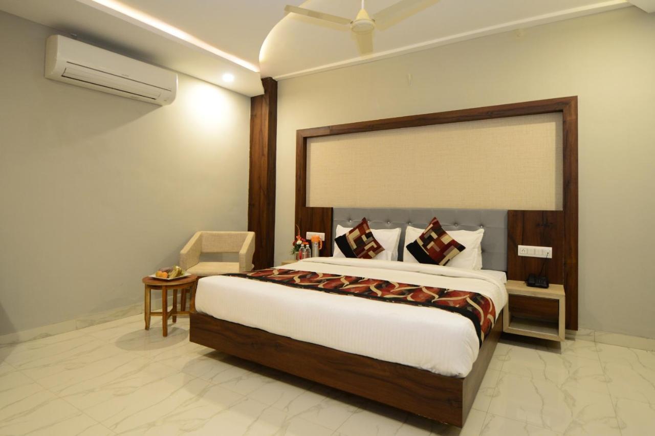 Hopp Inn Udaipur Buitenkant foto