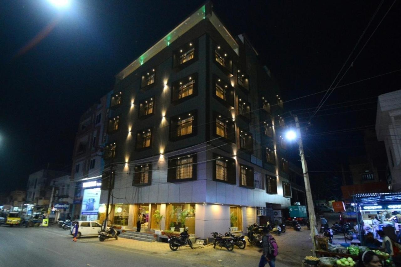 Hopp Inn Udaipur Buitenkant foto